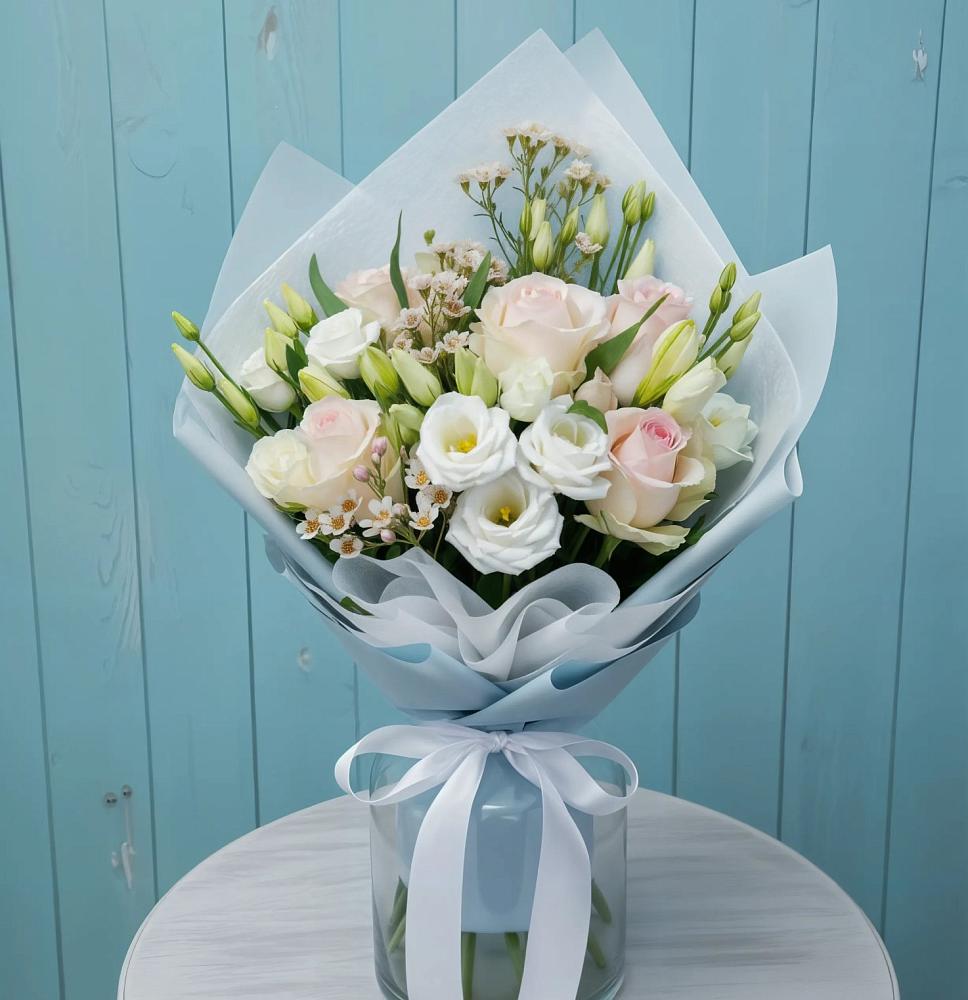 Букет цветов из: Розы и Лизиантусы в Озерске