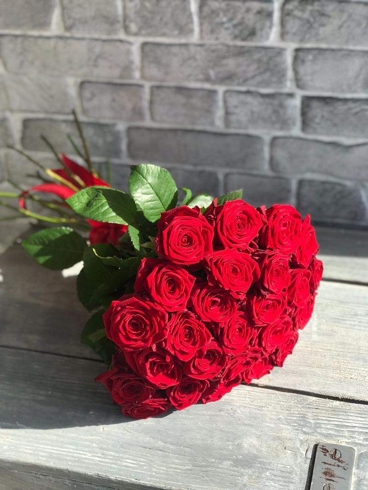 Букет Красные розы Фридом в Озерске