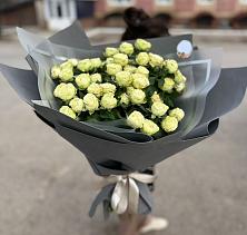 Букет Белые кустовые розы Солинеро в Озерске