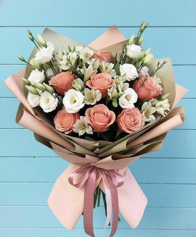 Букет цветов из: Розы, Альстромерии и Лизиантусы в Озерске