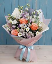 Букет цветов из:  Лизиантусы, Розы, Альстромерии и Гипсофила в Озерске