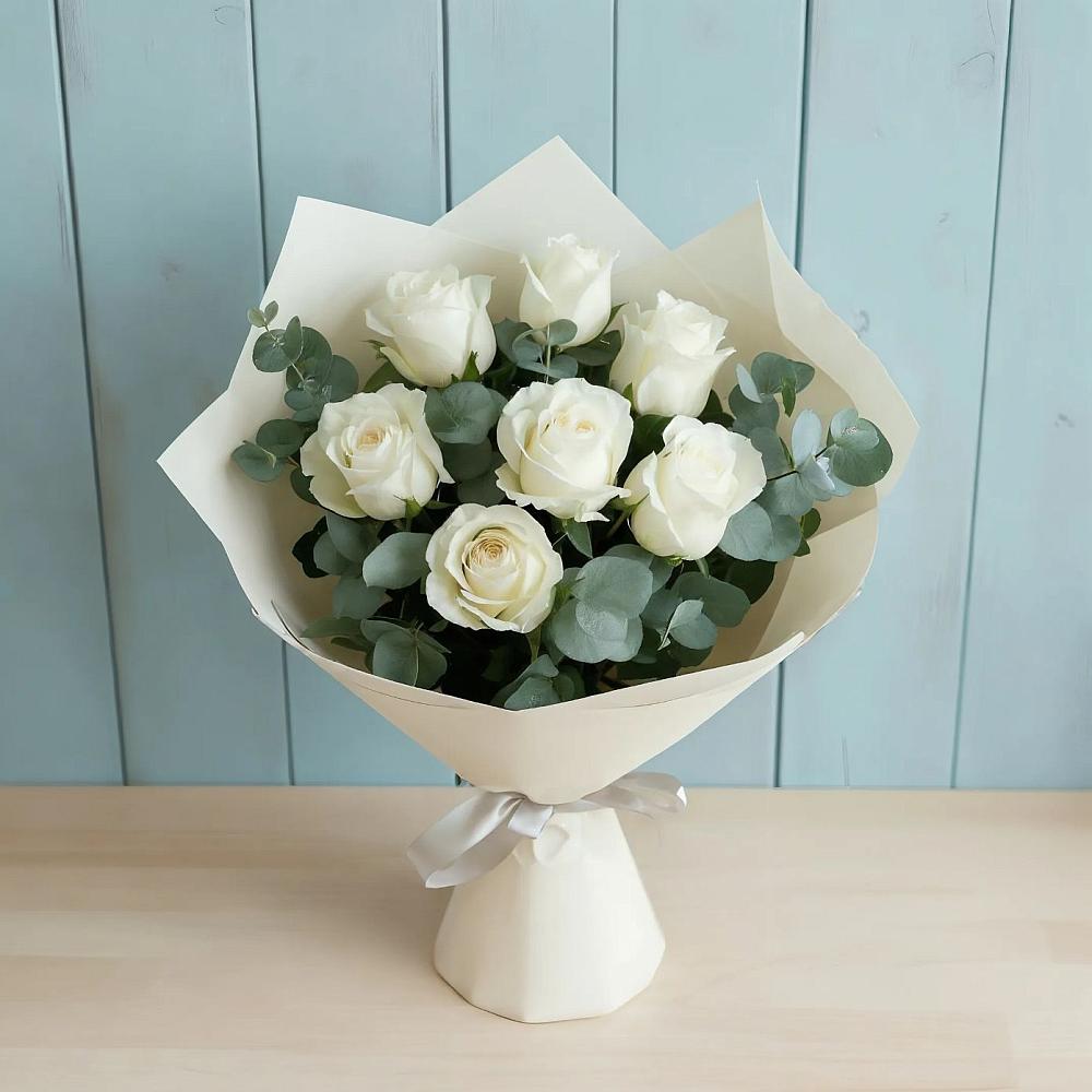 Букет Белые розы в Эвкалипте в Озерске