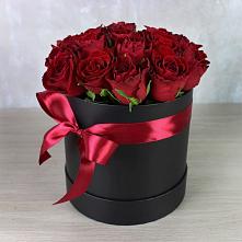 Цветочная композиция из Розы в шляпной коробке в Озерске