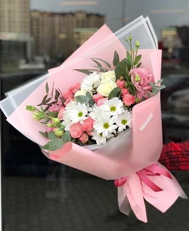 Букет цветов из: Розы, Лизиантусы и Хризантемы в Озерске