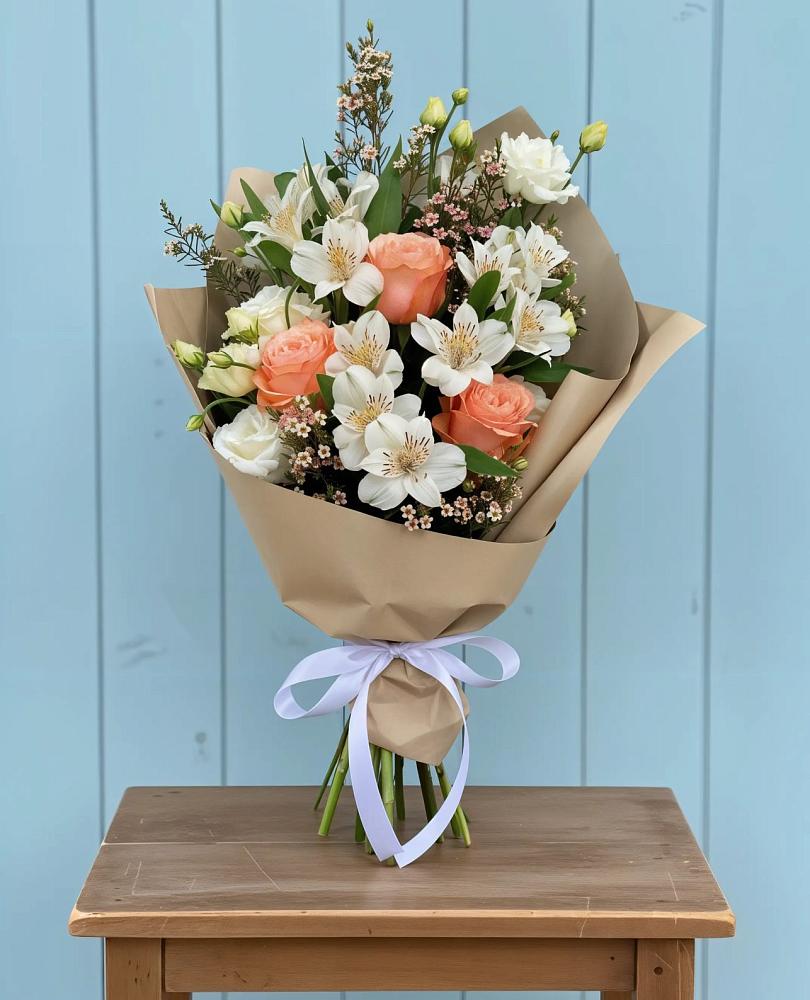 Букет цветов из: Альстромерии, Лизиантусы, Розы и Хризантемы в Озерске